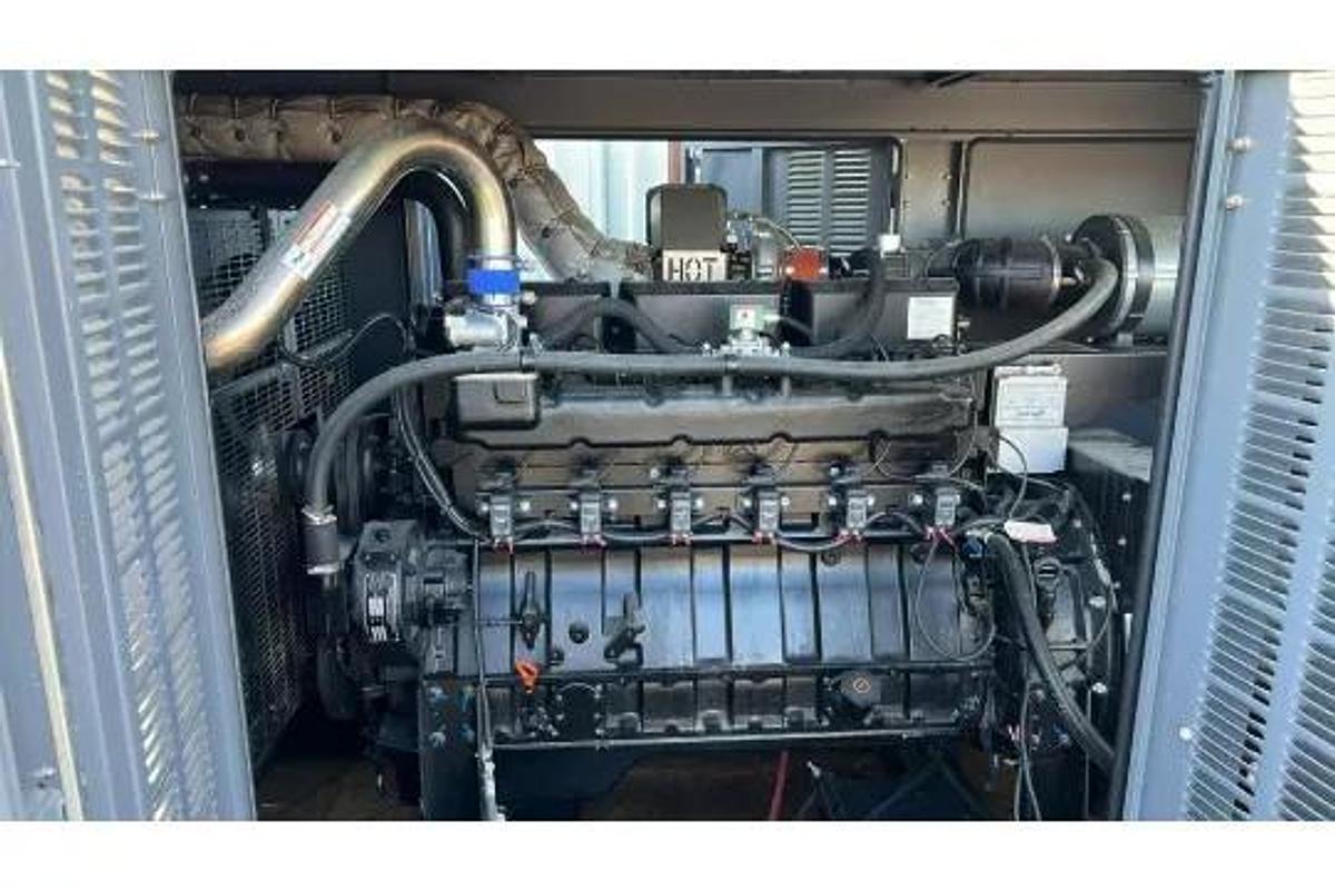 Used 2021 Generac SG200 200kW Industrial Generator | 3-Phase | ONLY 89 HRS | Late-Model Standby & Transfer Switch