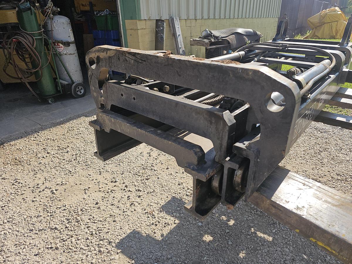 Used Halla 20" Carriage Class 3 Forklift Mast 3 Stage 185-188" Vertical Lift