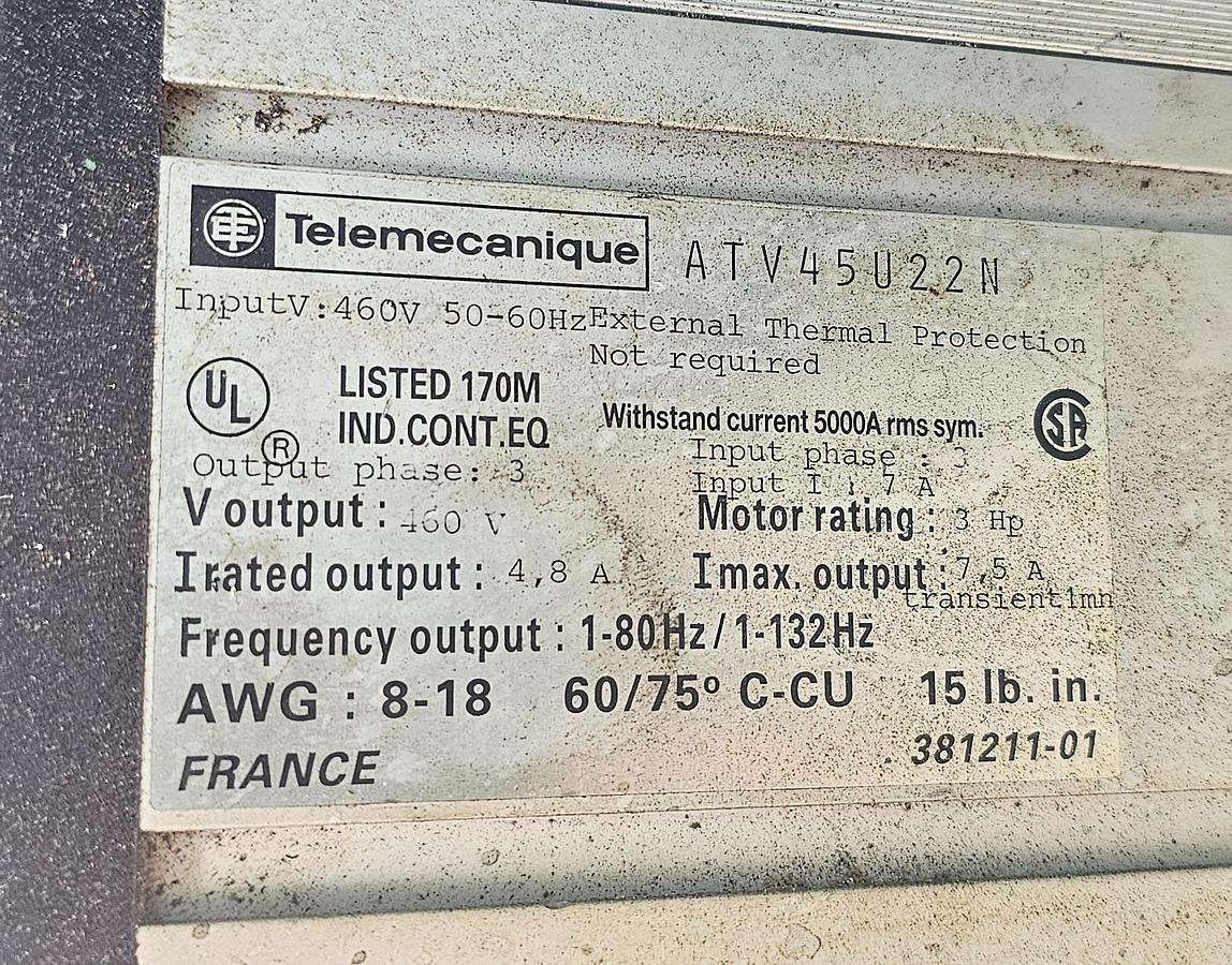 Used 16" Doall 16-3 Variable Speed Vertical Bandsaw, Hydraulic Table & Blade Welder