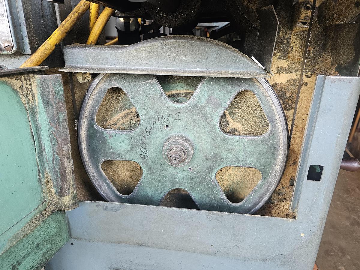 Used 16" Doall 16-3 Variable Speed Vertical Bandsaw, Hydraulic Table & Blade Welder