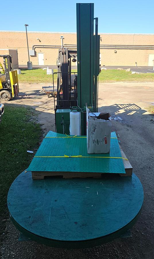 Used Highlight Industries PREDATOR-SS-LP Low Profile Simplified Stretch Wrap Machine w/ Ramp