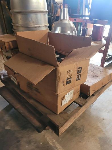 Cooper Lighting Outdoor Weather Resistant 400W MHHM-W-400-MT-SCF-SCR w/Bracket