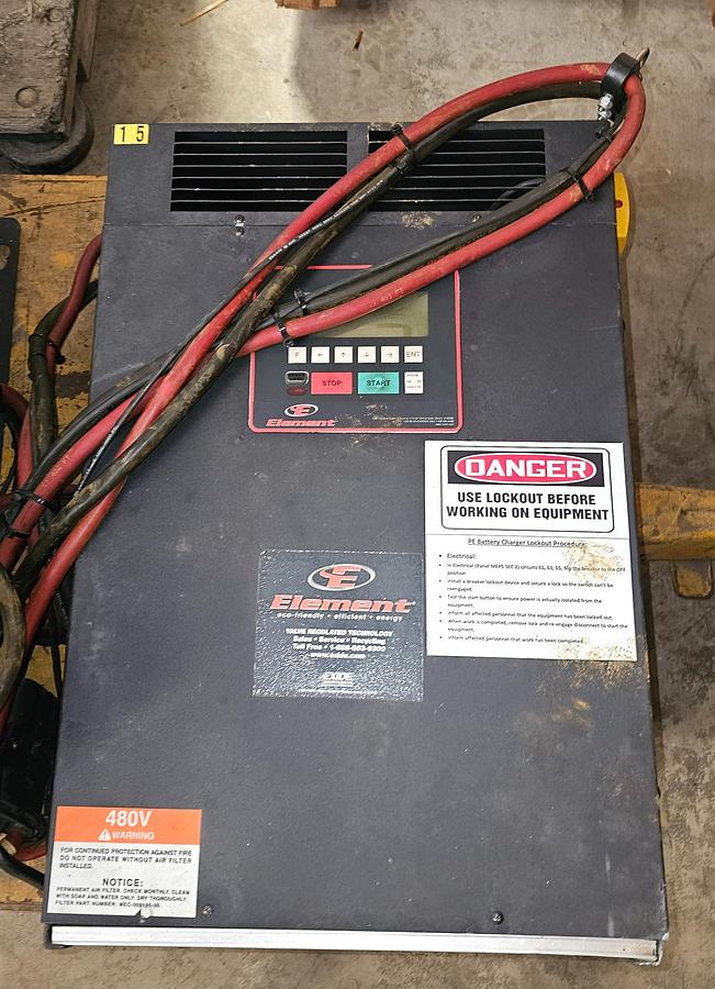 Used 2015 Caterpillar 4000# 2ET4000 48V 3-Wheel Forklift 189" Lift 6488 Hours - Refurbished Battery