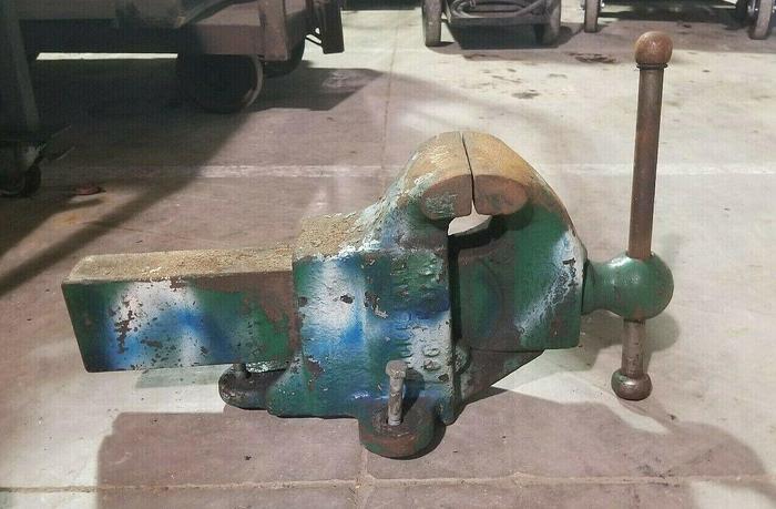 Used Large Rock Island Bench Vice w/5.5″ Wide Jaws