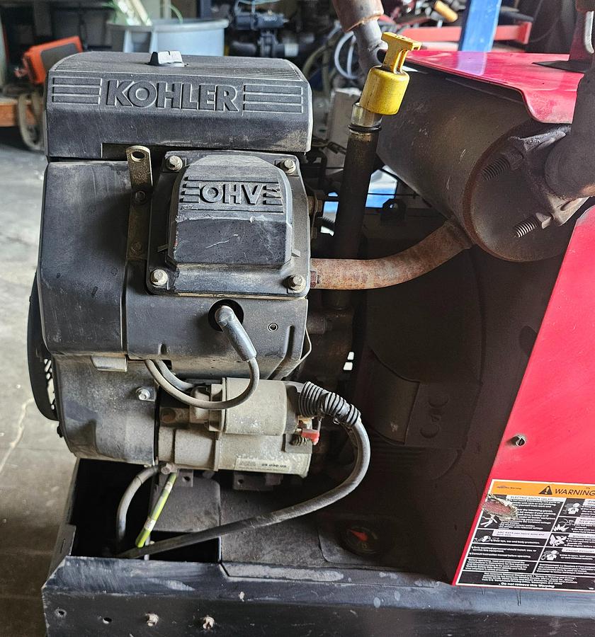 Used Lincoln Ranger 3 Phase Gas Welder 11,500 Watts Peak Power on Cart - 481 Hours