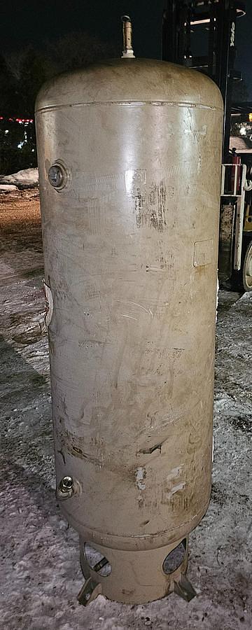 Used 120 Gallon Capacity Samual Pressure Vessel Vertical Air Tank