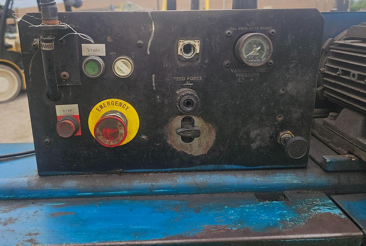 Used 9" x 16" Doall C-916M Horizontal Bandsaw 