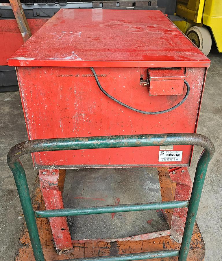Used Safety Kleen 34" x 24" Model 34 Solvent Parts Washer Part #: 1134 