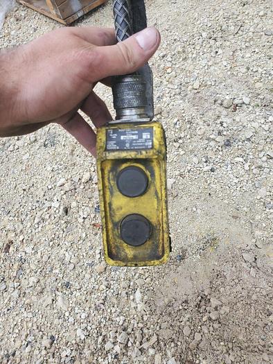 Used 1/2 Ton Budgit Roller Chain Hoist 309000-43 w/Pendant, 230/460V/3/60 17 F.P.M