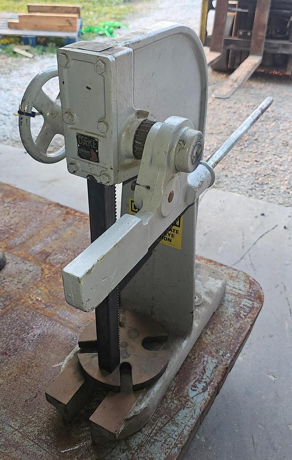 Used 3 Ton Dake 1 1/2B Benchtop Ratcheting Arbor Press 