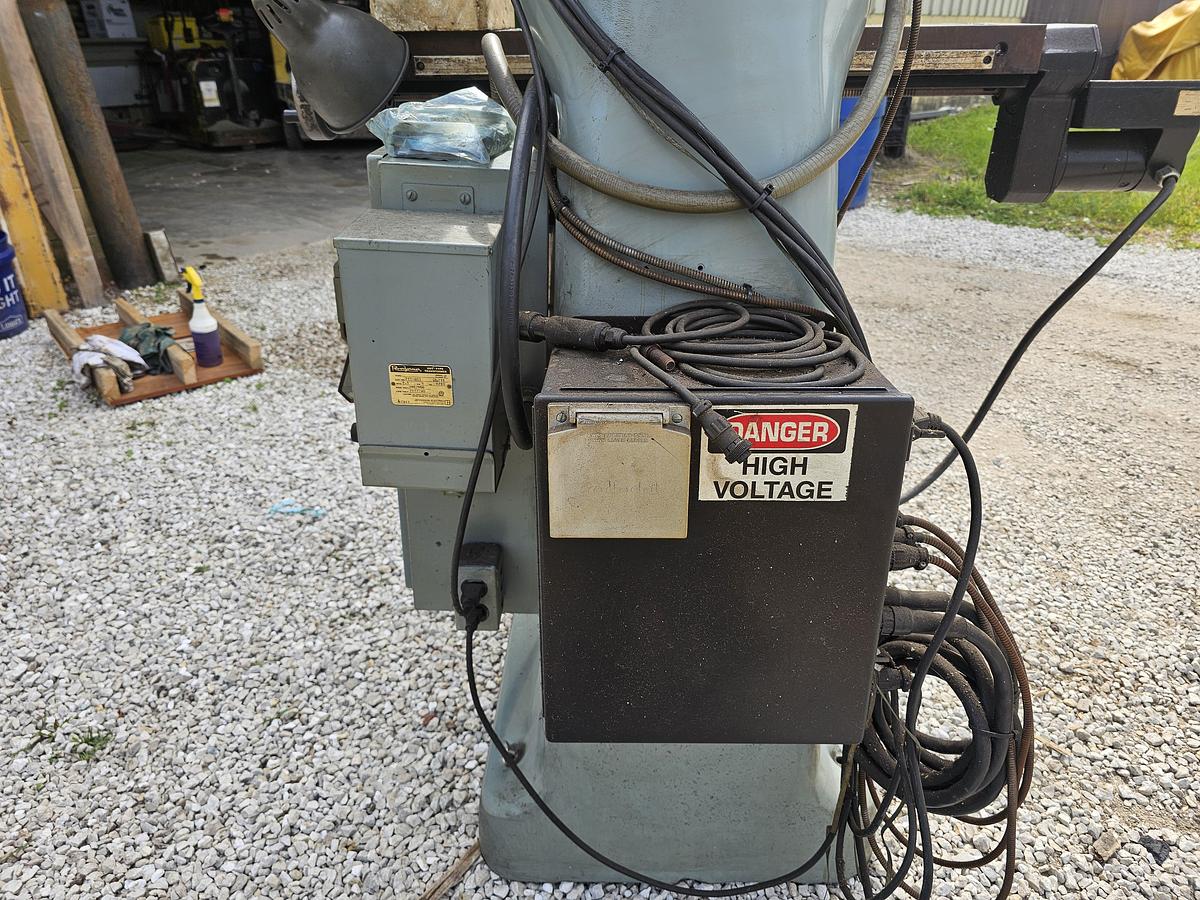 Used 2-Axis Bridgeport CNC Knee Mill Series I SWI Trak A.G.E. 2 Control Power Drawbar