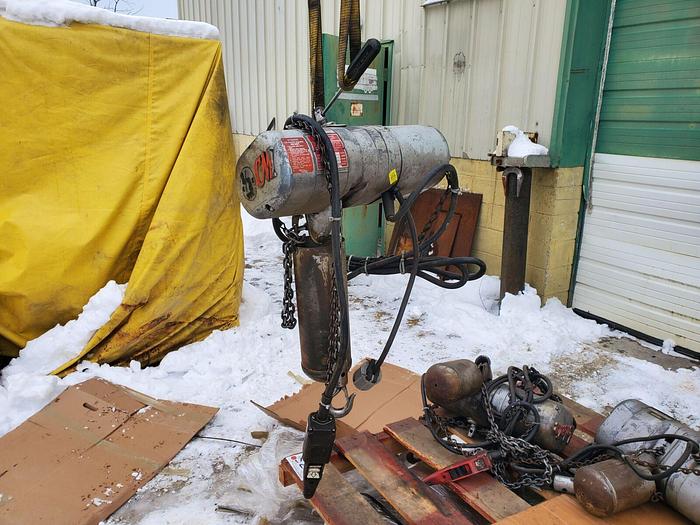 Used CM Lodestar 1 Ton Electric Chain Hoist & Pendant Model #H2 Lift Speed: 8 F.P.M 10′ Lift