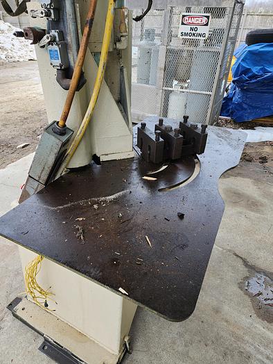 Used 1970 75 Ton Peddinghaus Hydraulic Corner Shear