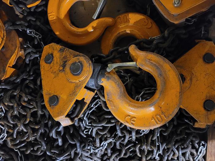 Used Bison 10 Ton 9002-HSZ-V Manual Chain Hoist 25′ Lift Approx