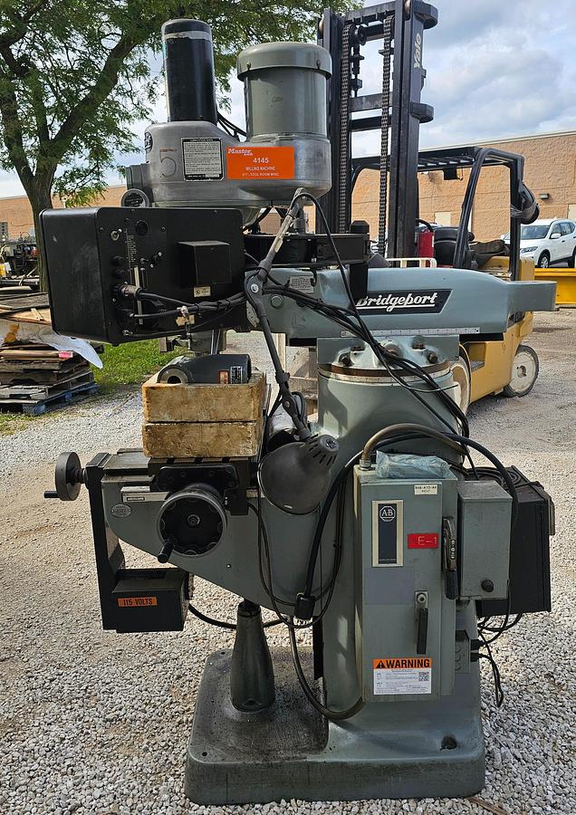 Used 2-Axis Bridgeport CNC Knee Mill Series I SWI Trak A.G.E. 2 Control Power Drawbar