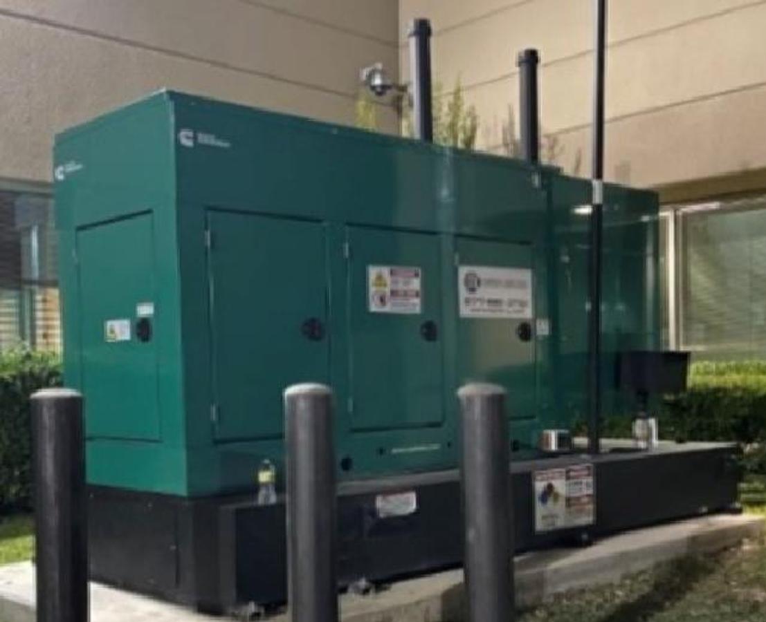 Used 2021 Cummins 230kW DSHAD Diesel Generator Standby Genset & Fuel Tank 227/480V