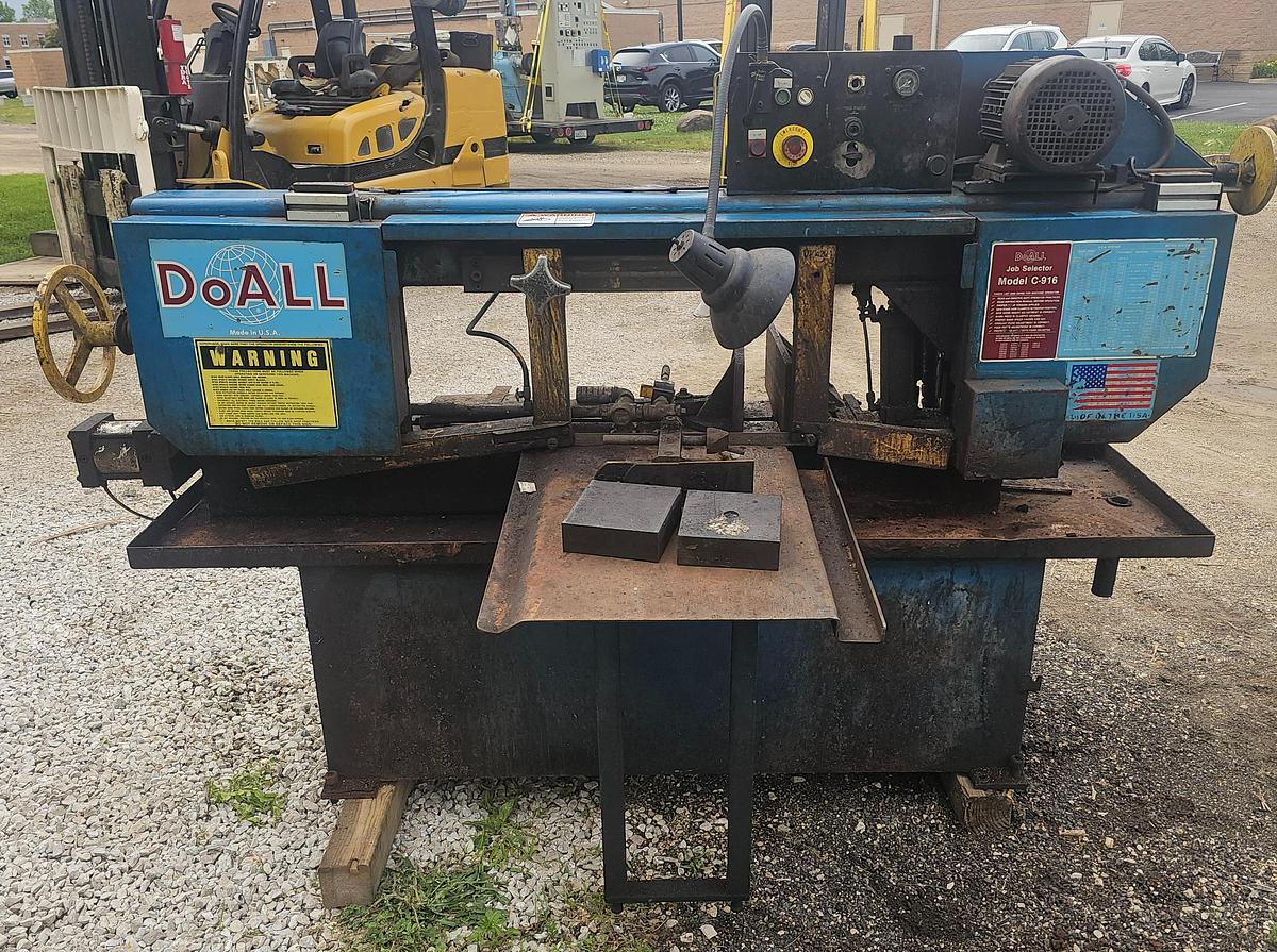 Used 9" x 16" Doall C-916M Horizontal Bandsaw 