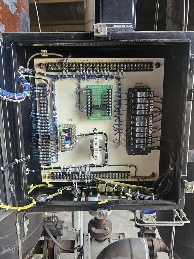 Used "2010"  940 CFM Ingersoll Rand Heated Desiccant Compressed Air Dryer #CHD-940-K