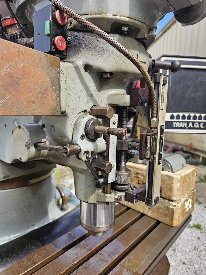 Used 2-Axis Bridgeport CNC Knee Mill Series I SWI Trak A.G.E. 2 Control Power Drawbar