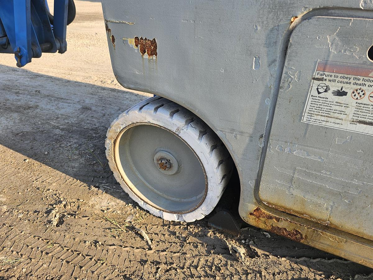 Used 1997 Genie Z20/8N Articulating Self Propelled Boom Lift 