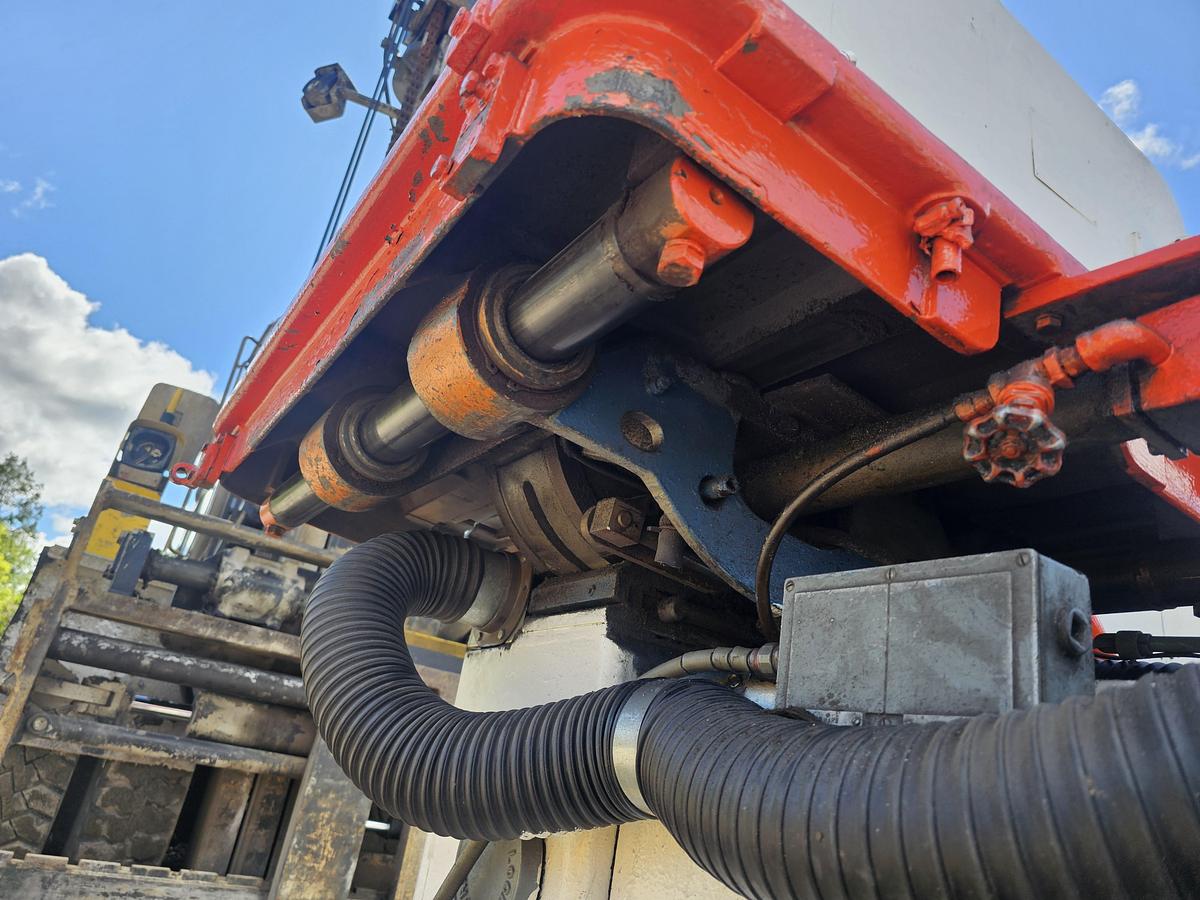 Used 26" Doall 2618-3 Variable Speed Vertical Contour Bandsaw