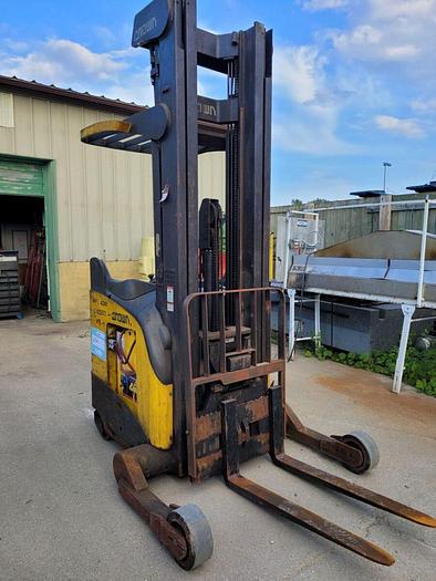 Used Crown RR 5000 Series Electric Reach Truck 4,200 lb Capacity 42” Forks Sideshift