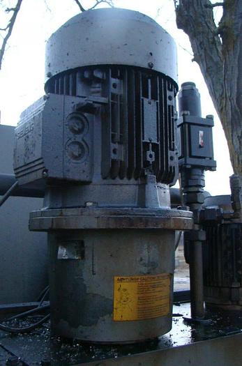 Used KNOLL Coolant Filtration w/Pump System Drag Chain Conveyor for CNC Machining