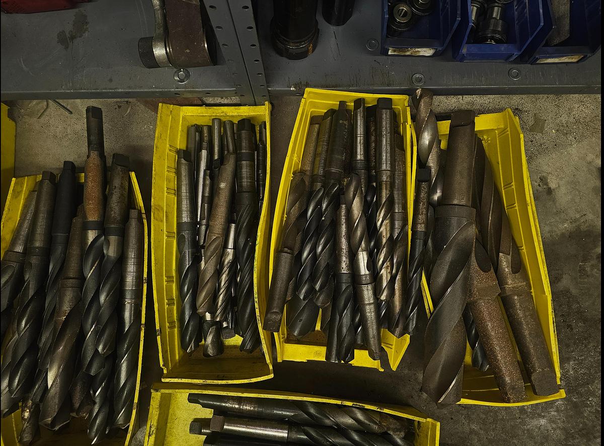 Used 3' 2000 Sharp RD-820 Radial Arm Drill Press w/Box table w/Coolant 820mm/32.25"