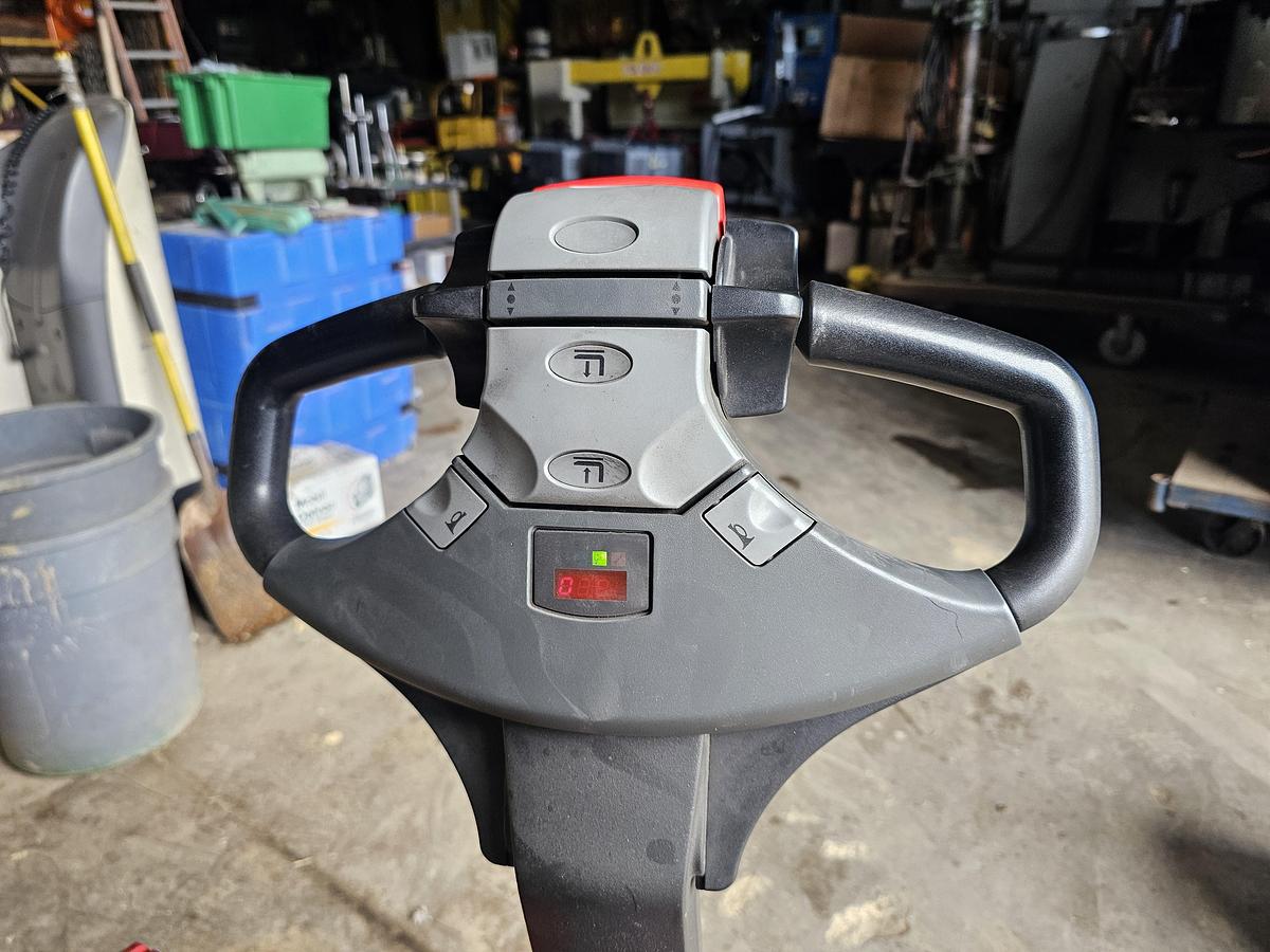 Used Raymond 102T-F45L 4,500 Lb. Electric Pallet Truck | 2015 | 908 Hrs | Onboard Charger