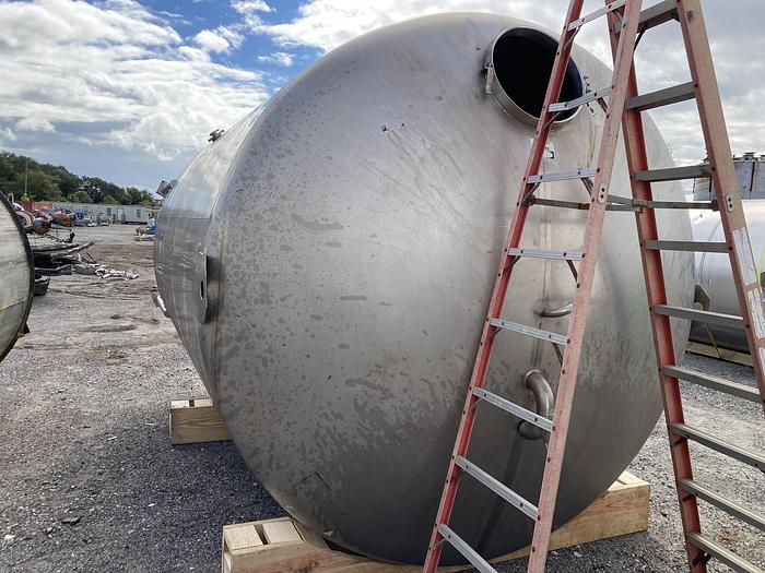 Used Used Walker 6000 gallon T304 Stainless Steel vertical food grade tank
