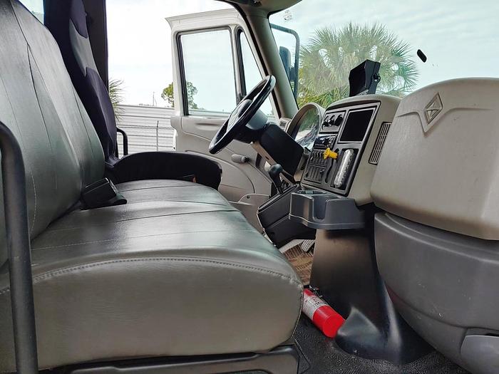 Used Elliott L55R Sign Crane on 2019 International 4300 Reg Cab Flatbed Truck - M97257