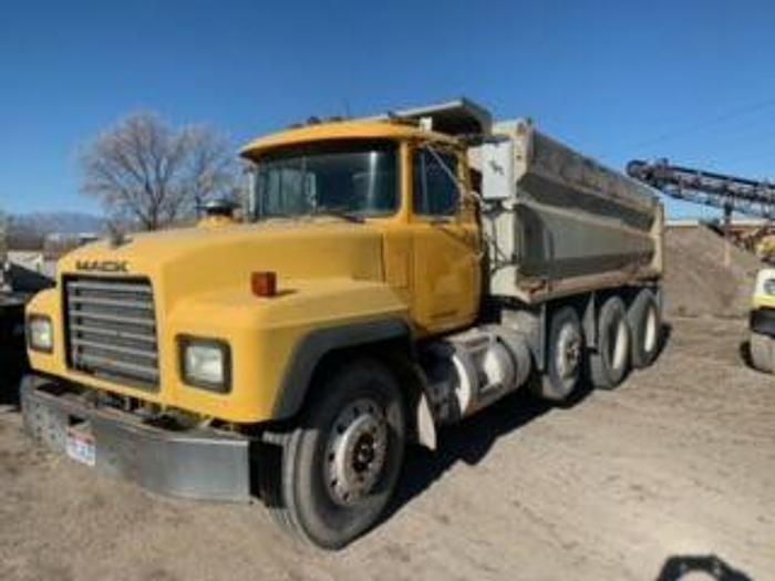 Used 2002 MACK RD688S