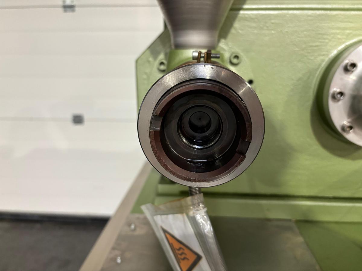 Used 2012 MONFORT D85-G