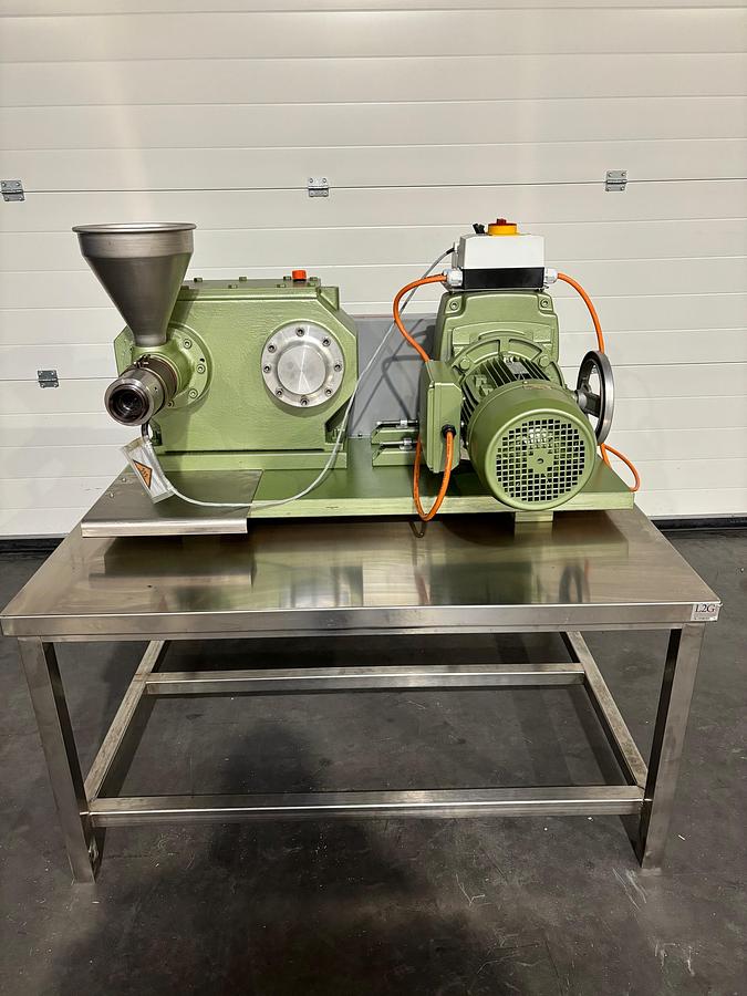 Used 2012 MONFORT D85-G