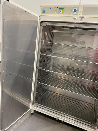 Used HERAEUS UB 6760