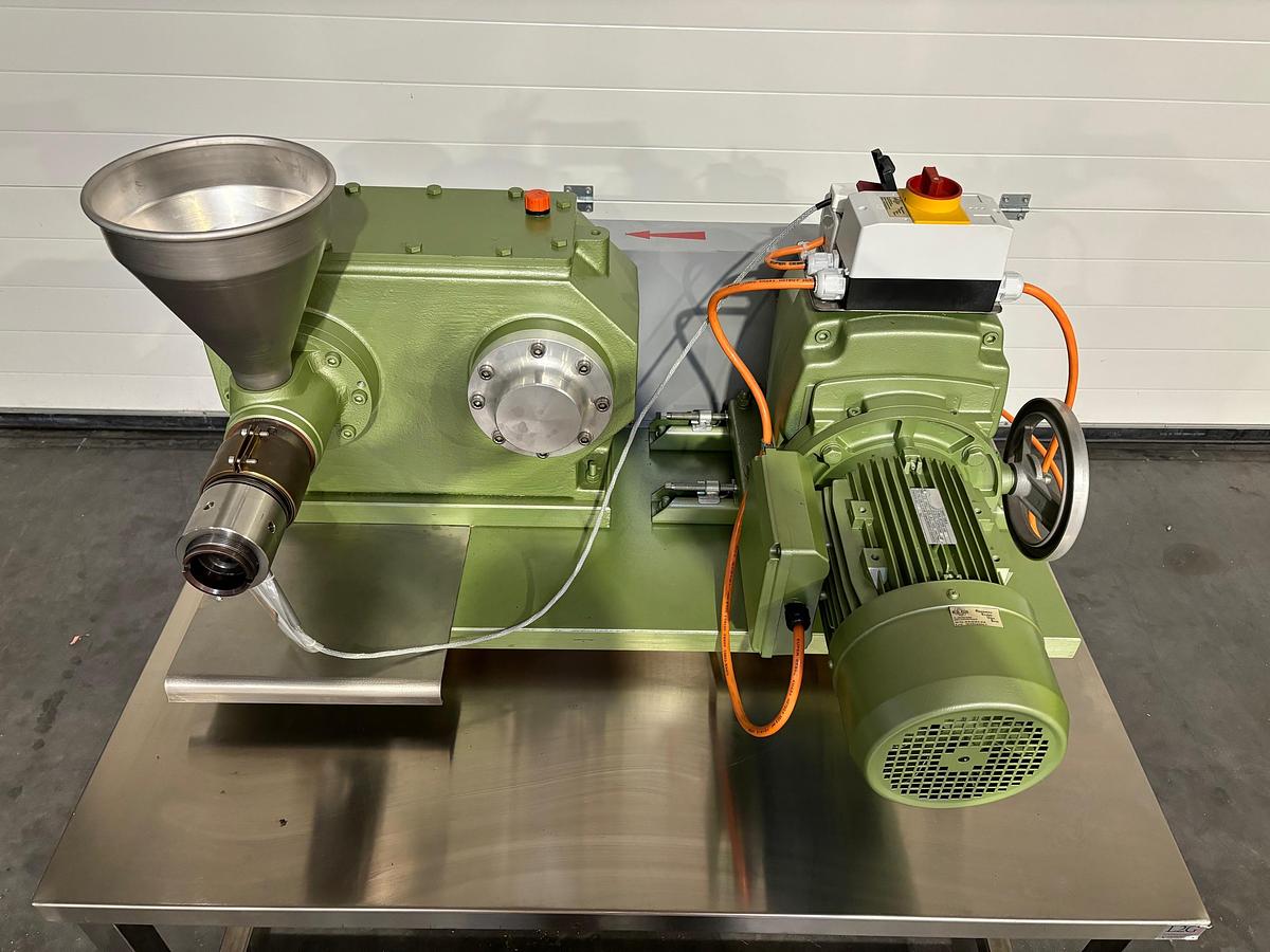 Used 2012 MONFORT D85-G