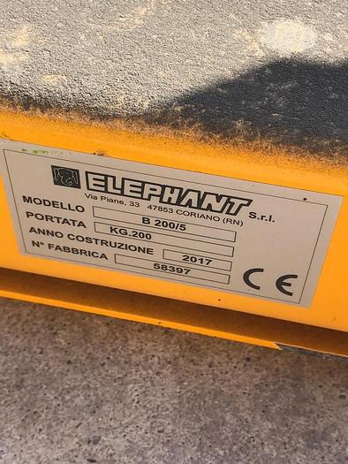 Usato GRU A BANDIERA ELEPHANT