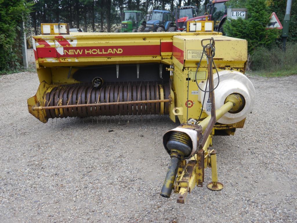 Used New Holland 945 Conventional Baler