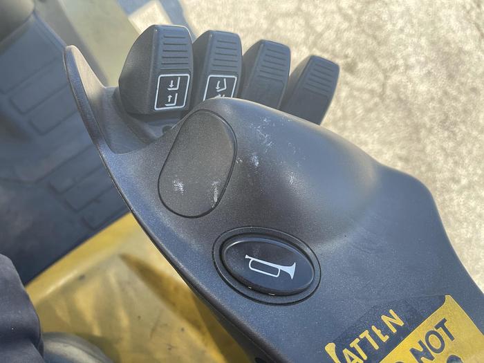 Used 12,000 POUND YALE FORKLIFT W/ OPTION FOR ROLL CLAMP