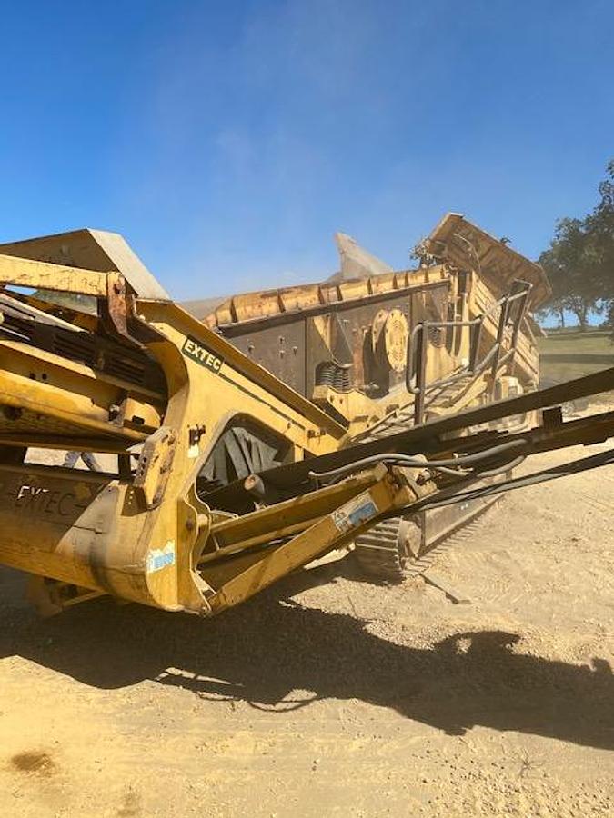 Used 2007 EXTEC Model E-7 Crawler Mounted Screening Plant, SN: 11497, with 12,400 hours, diesel engine, 5' X 16' Double Deck Incline