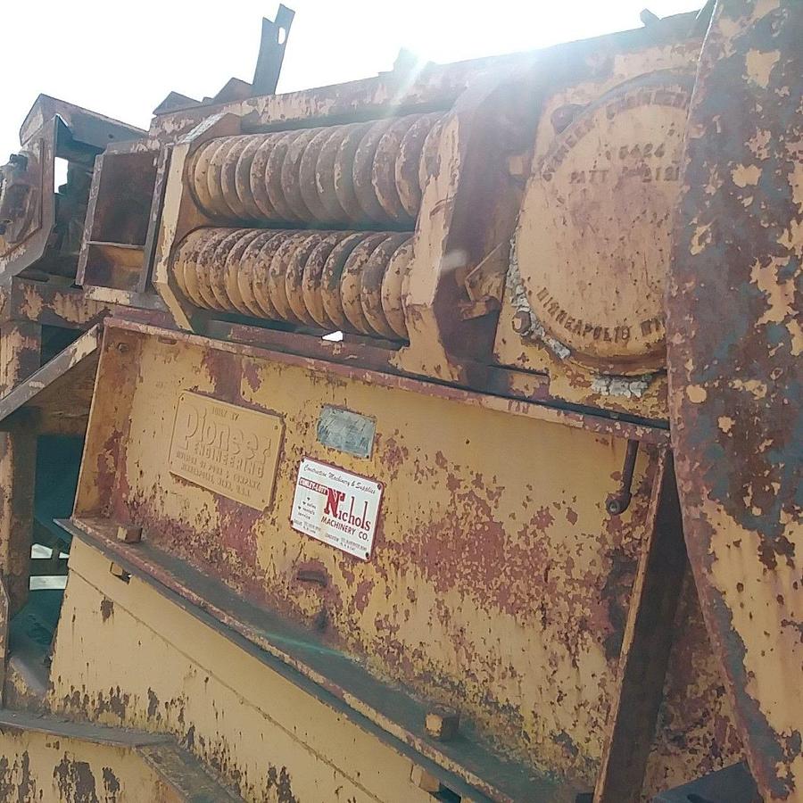 Used Pioneer 40X30 Roll Crushing Plant