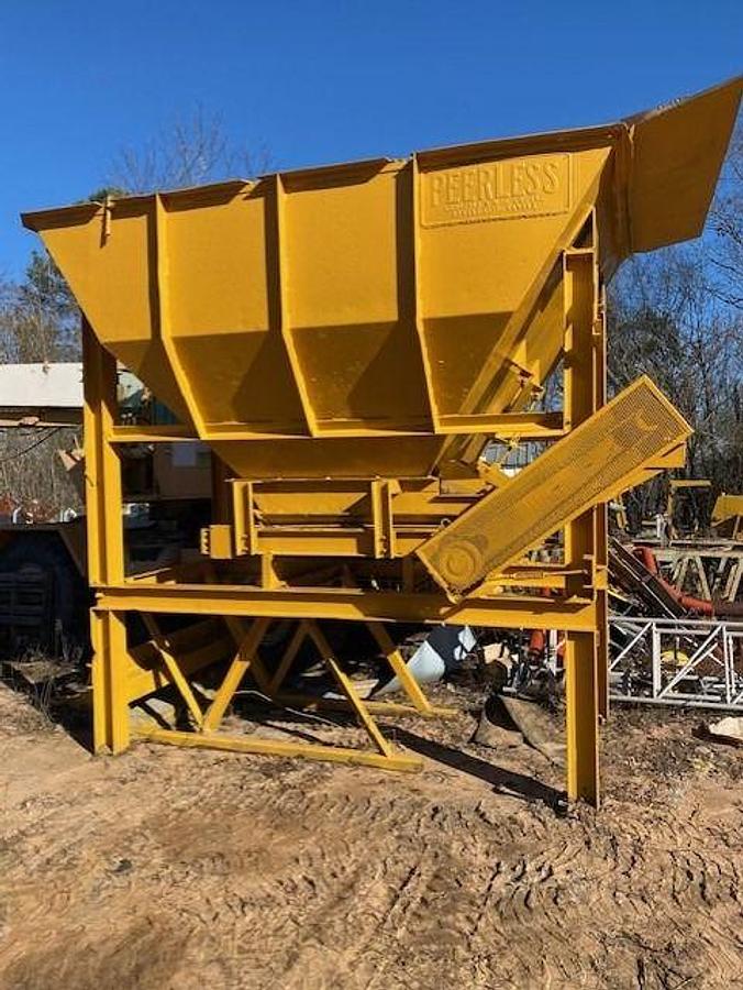 Used Peerless 30 Ton Feed Hopper