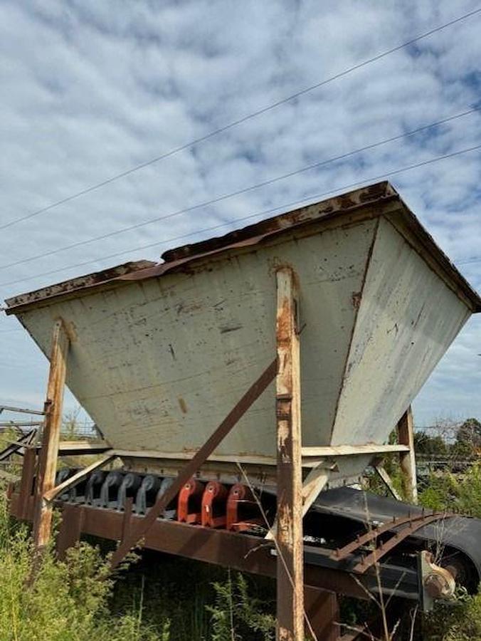 Used 16 Yard Feed Hopper