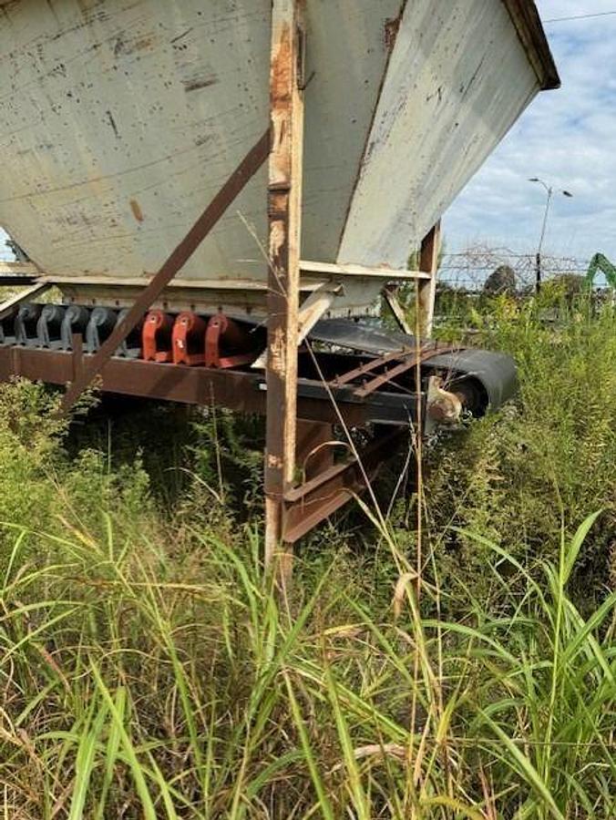 Used 16 Yard Feed Hopper