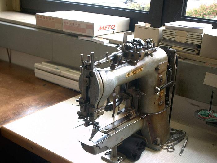 Gebraucht Riegelmaschine DÜRKOPP Kl. 569-118 Punktriegel