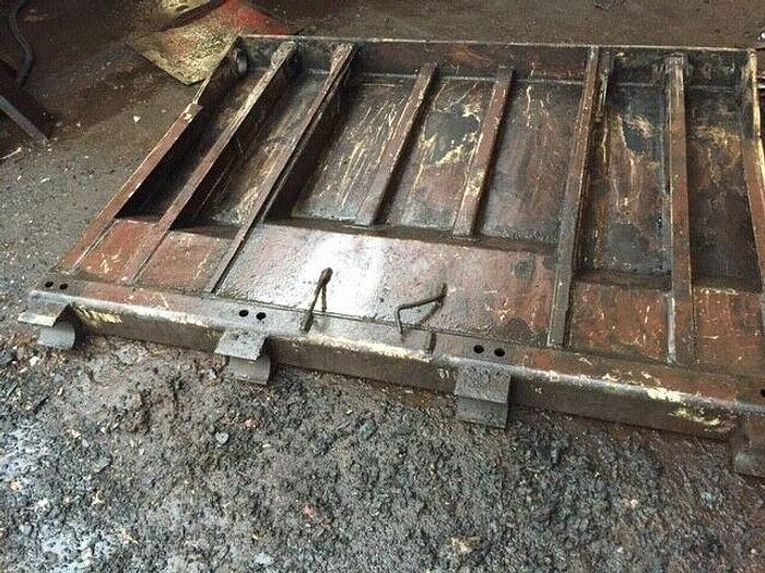 Used 2R11 LEACH CARRIER  BLADE TRASH ,GARBAGE TRUCK PART