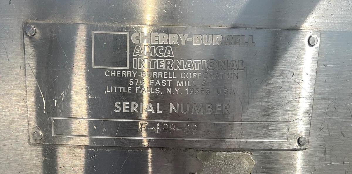 Used Used 1,000 Gallon Cherry-Burrell Stainless Steel Vertical Jacketed Mixing Tank
