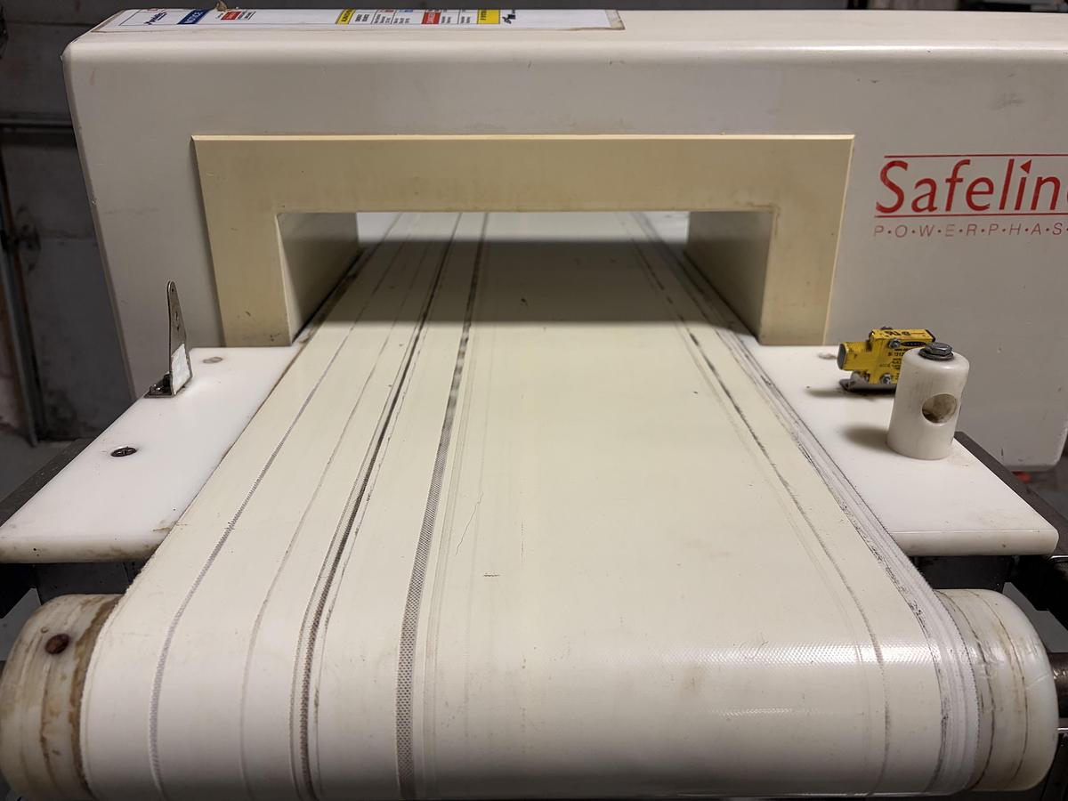 Used Used Safeline Inline Metal Detector, Model Power Phase