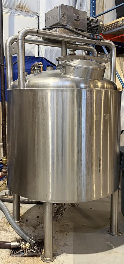 Used Used 260 Gallon Stainless Steel Vertical Jacketed Mixing Tank