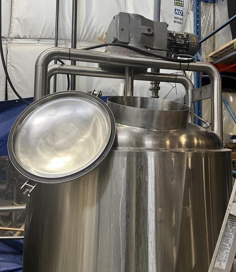 Used Used 260 Gallon Stainless Steel Vertical Jacketed Mixing Tank